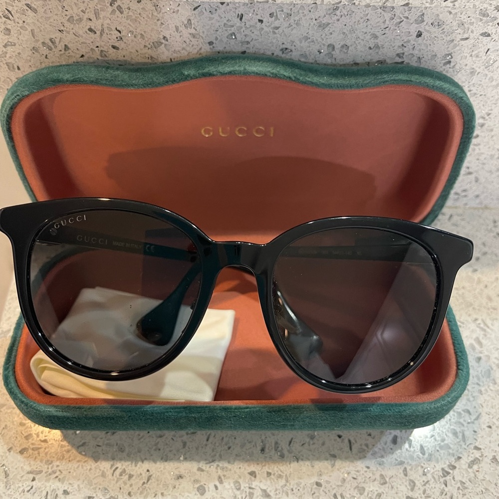 Like brand new Gucci sunglasses. Worn only a couple of times.